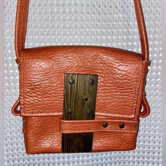 Women’s Handmade in Quebec 100% genuine leather 2 in 1 shoulder & crossbody bag - Picture 3 of 16